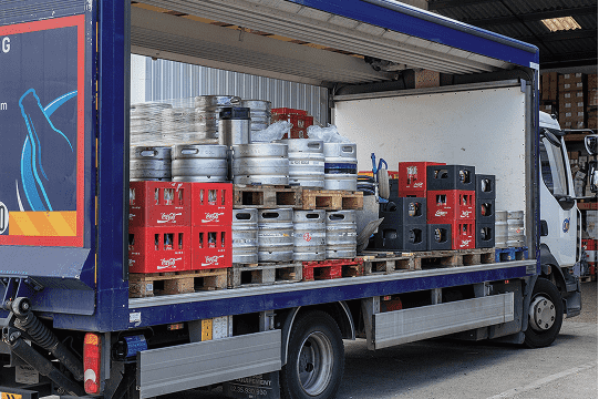 Livraison de boissons par un camion Le Bihan Livraison de boissons par un camion Le Bihan