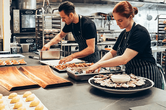 Photo cuisine restaurant respect des normes sanitaires Photo cuisine restaurant respect des normes sanitaires