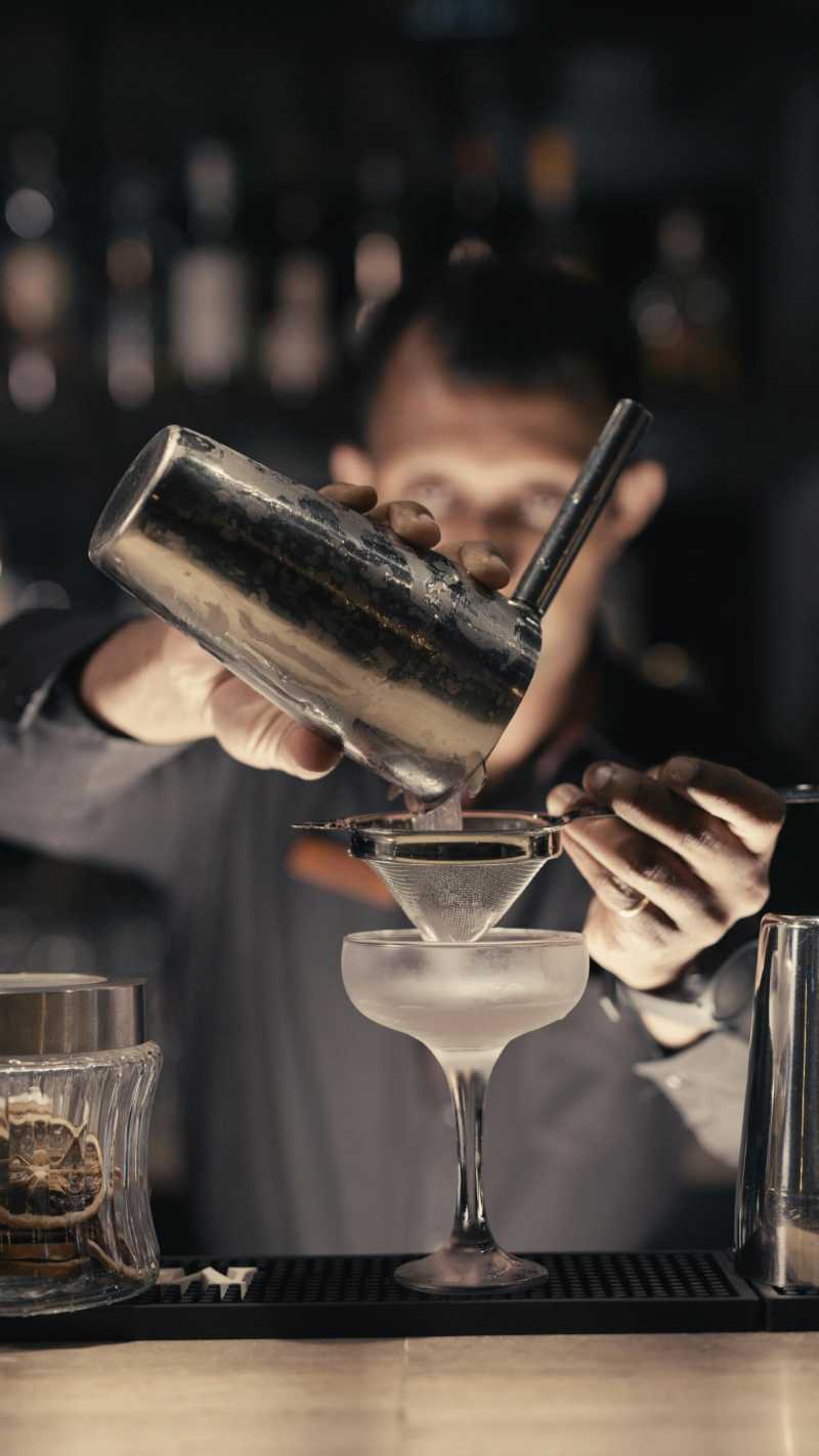 Comment choisir un fournisseur d'alcool adapté à votre établissement